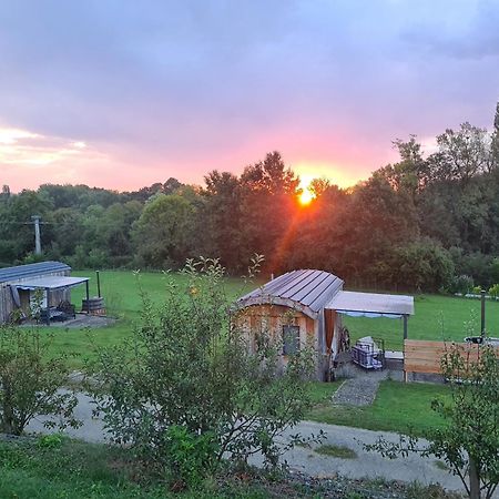 Les Milles Bottes Et Ses Roulottes Villa Encausse-les-Thermes Exterior foto