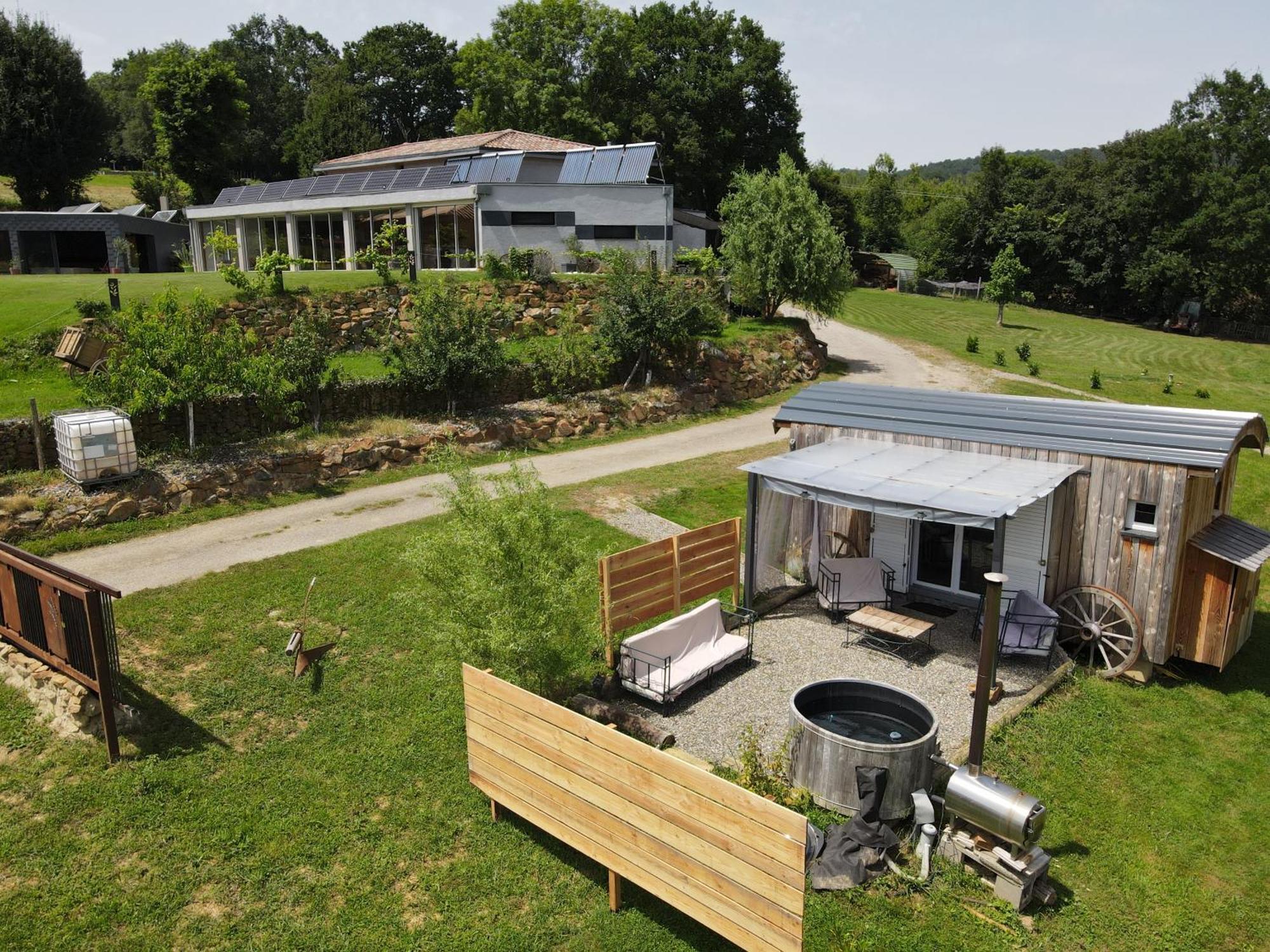 Les Milles Bottes Et Ses Roulottes Villa Encausse-les-Thermes Exterior foto